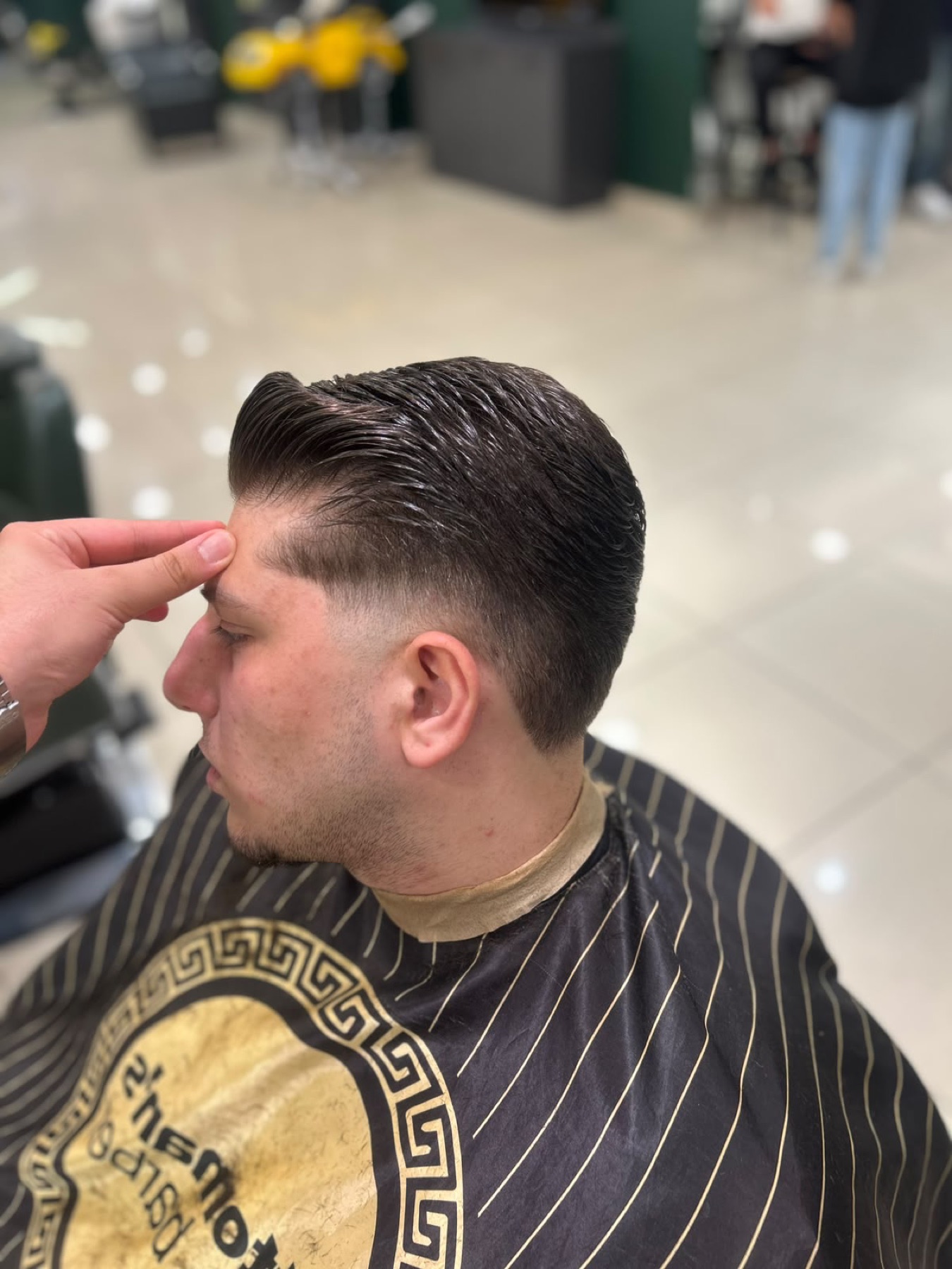 Temiz geçişli klasik ve modern taper kesim